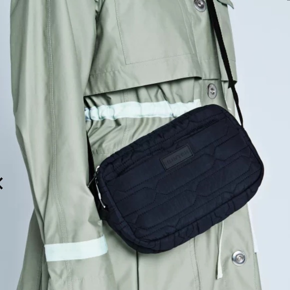HUNTER Water-resistant Crossbody Bag - Picture 5 of 7